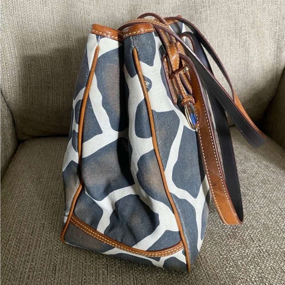 Dooney & Bourke Black, Cream & Tan Giraffe-Print Shoulder Bag - Picture 4 of 15